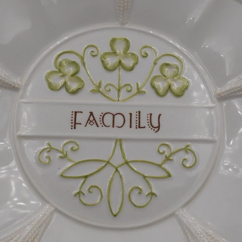 GRASSLANDS ROAD CLOVER GLEN DECORATIVE PLATE DISCONTINUED 2009 EMBOSSED FAMILY - Picture 2 of 11